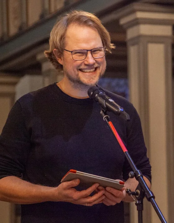 Simon Luthe, Pastor in Wesselburen und Neuenkirchen und Entwickler von Konfi Quest, beim Radiogottesdienst in St. Jacobi